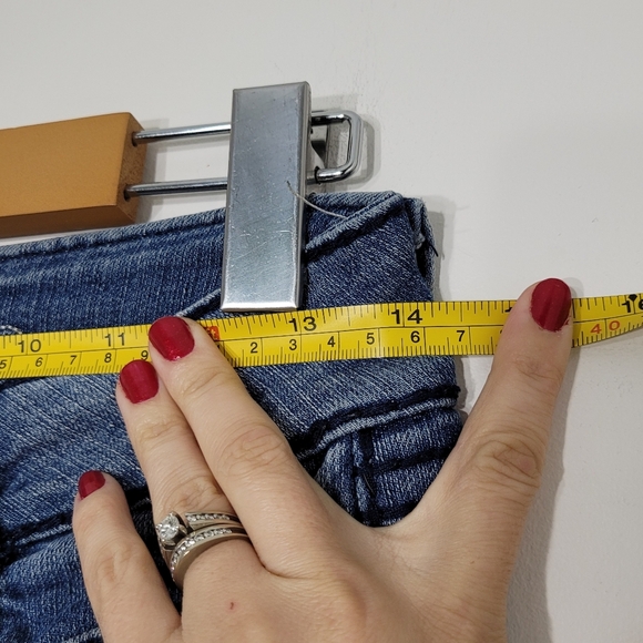 Women's Y2K Rue21 Blue Studded Cropped 3/4 Jeans Gem Pockets Classic Denim 1/2 - Picture 9 of 10